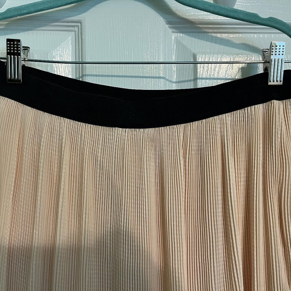 NWT Adrianna Papell Pink Pleated Skirt, Size S - Picture 2 of 8